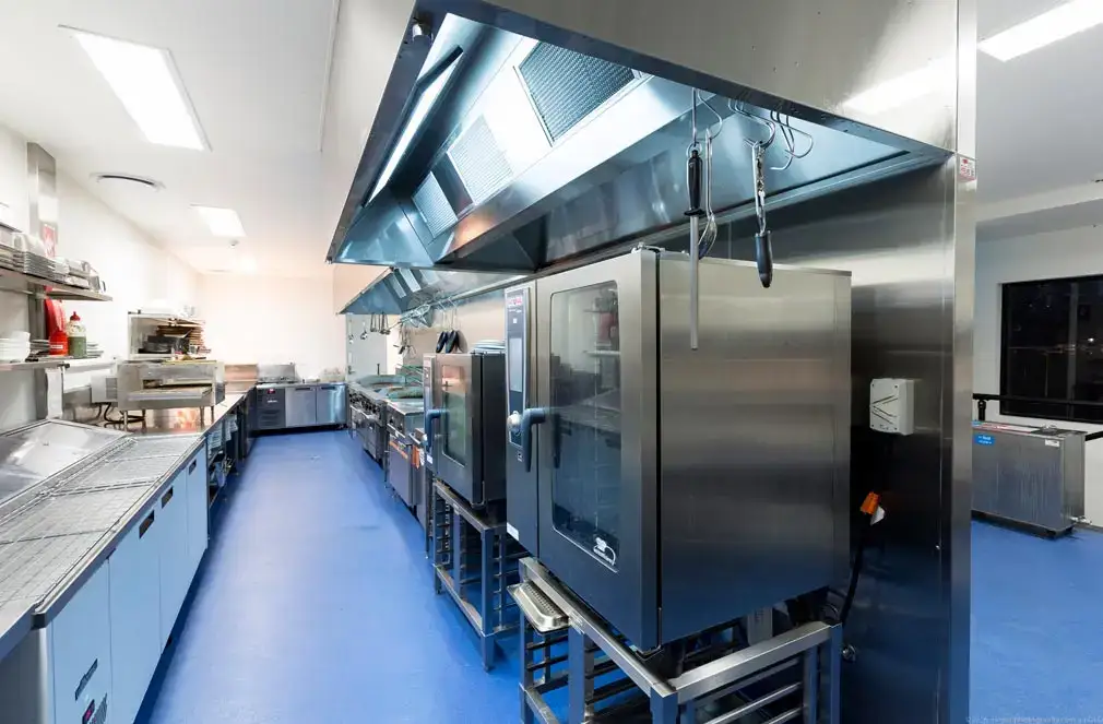 Broadbeach Bowls Club, Broadbeach QLD, by hhh architects