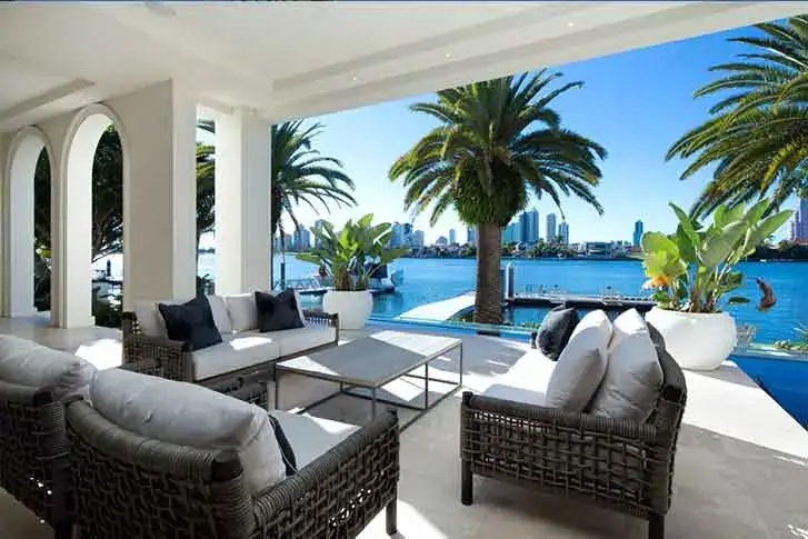 Winchester Street, Southport QLD, by hhh architects