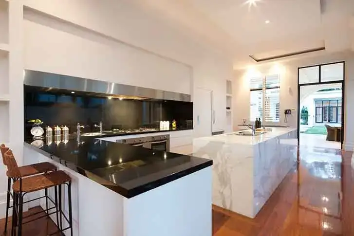 Winchester Street, Southport QLD, by hhh architects